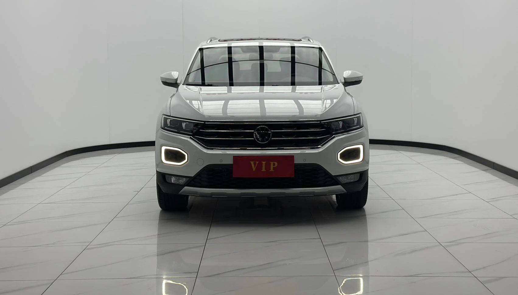 Volkswagen T-Roc — фото 1