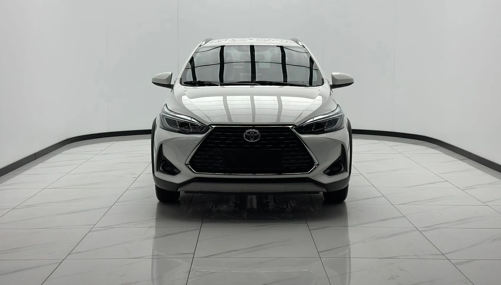 Toyota Yaris — фото 1