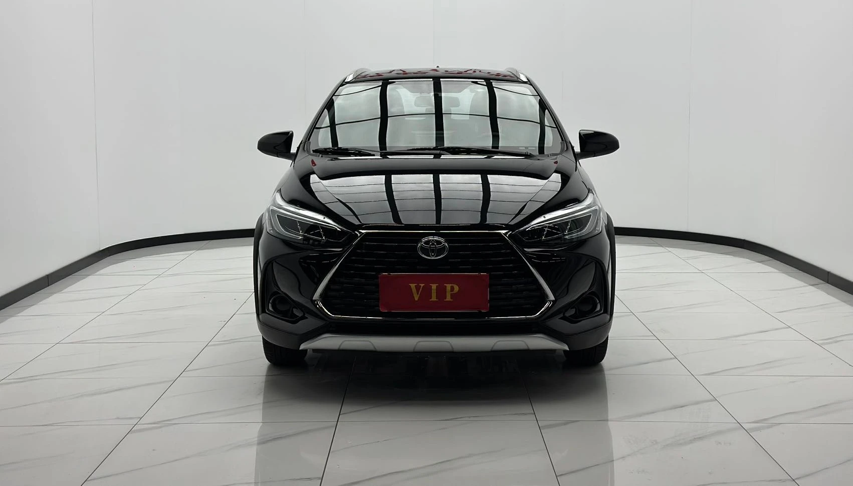 Toyota Yaris — фото 1
